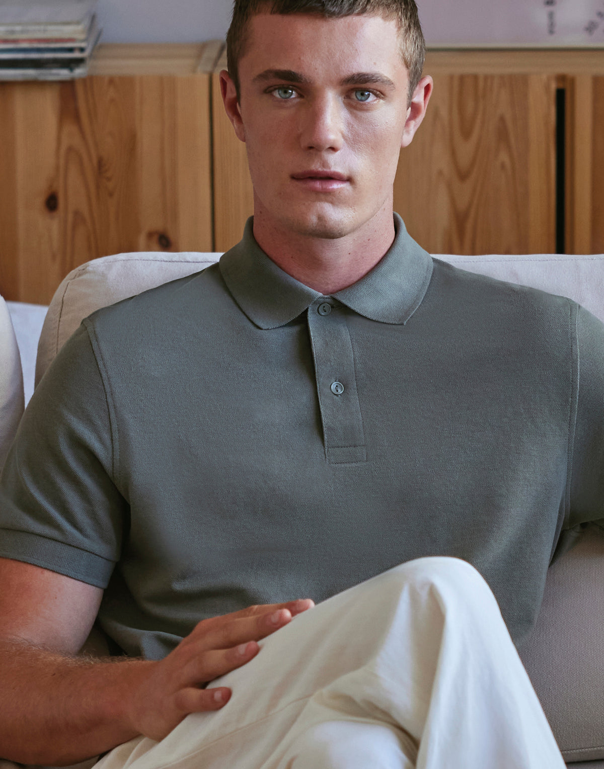 Men's eco polo shirt 65/35 worn by a model